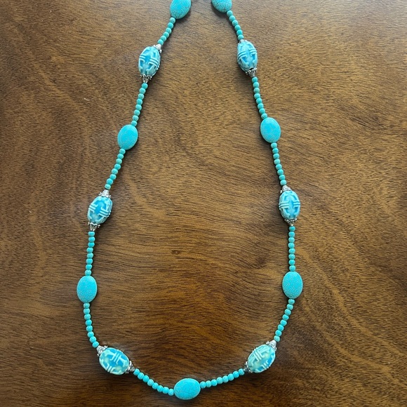 Elegant Turquoise Beaded Necklace - Picture 4 of 4